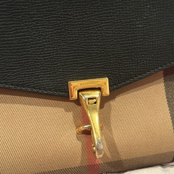Burberry purse - Picture 2 of 7